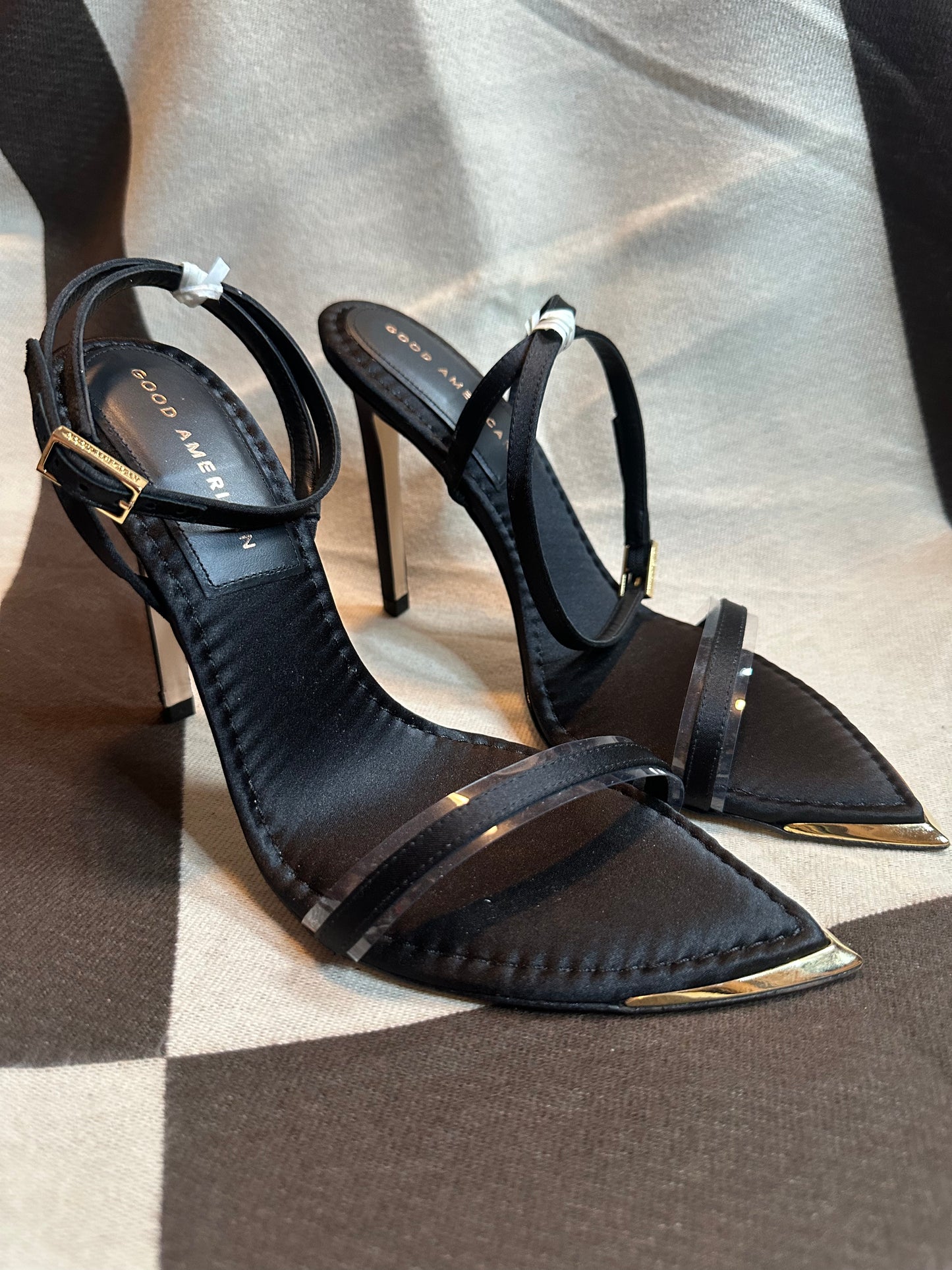 GOOD AMERICAN WOMEN’S BLACK STRAPPY STILETTO ANKLE STRAP POINTED GOLD TIP HEELS NEW WITH BOX