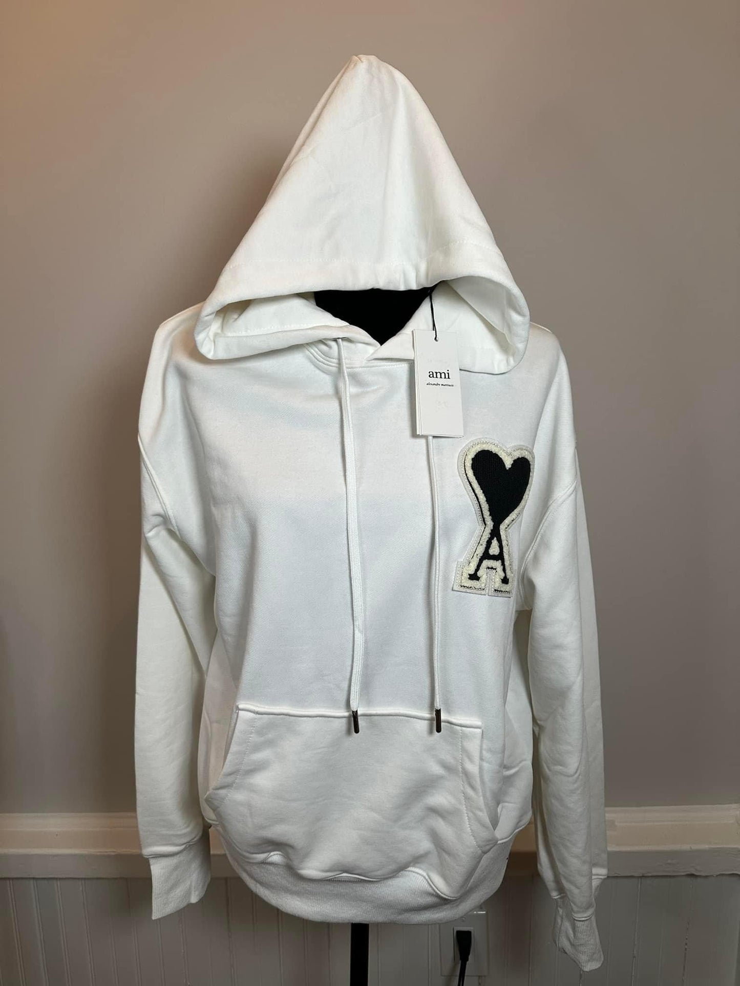 A*MI HOODIE - WHITE/ BLACK HEART
