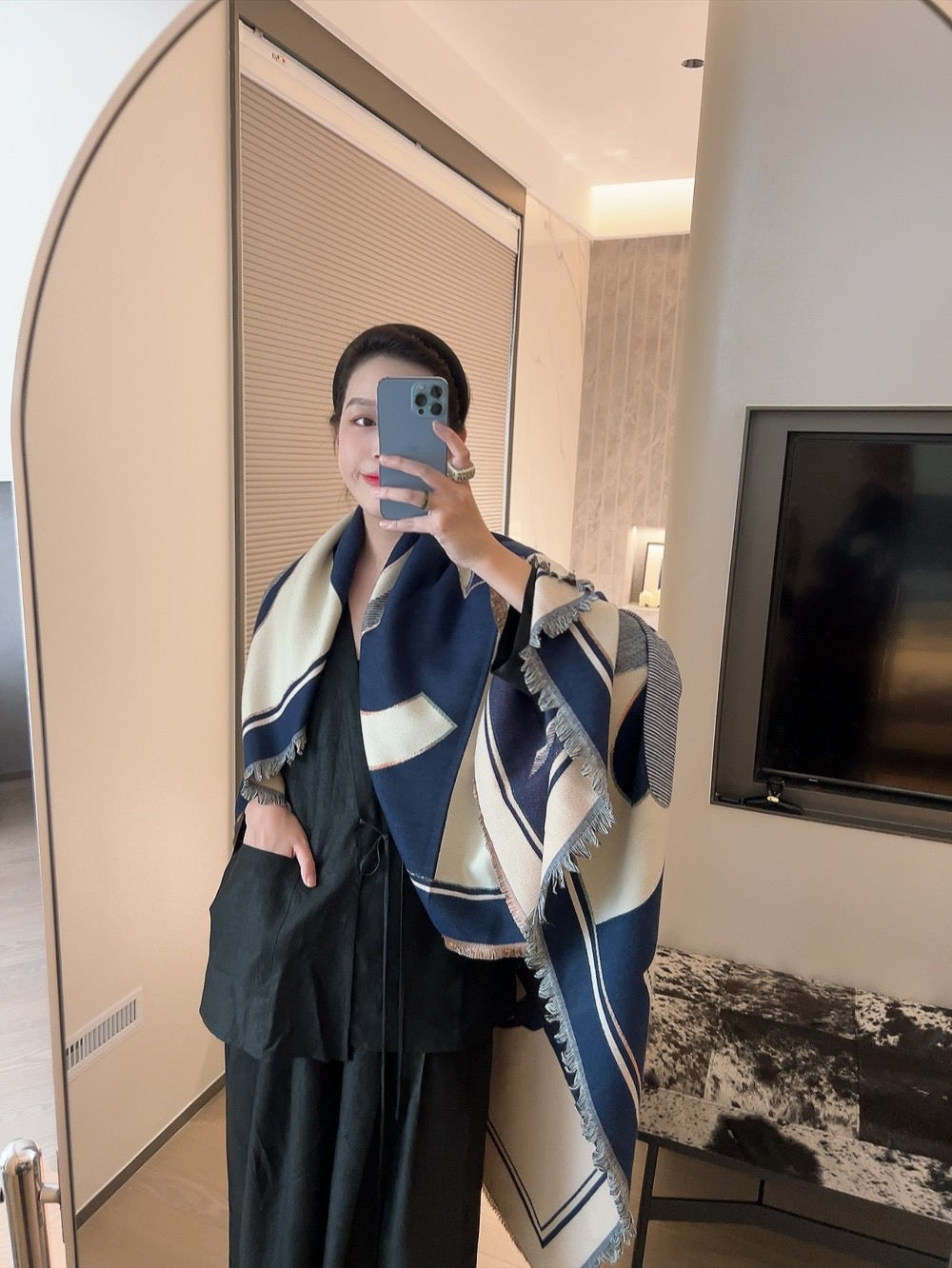 C 2 SCARF 140x140cm with Box and Paperbag