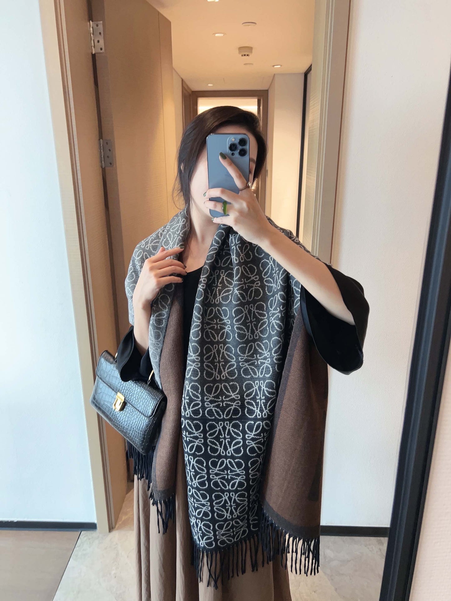 LO 11-16 SCARF 180x90cm with Box and Paperbag