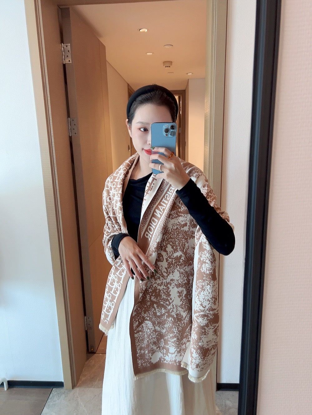 D1-5 SCARF 180x90cm with Box and Paperbag