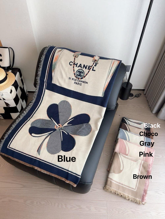 C 2 SCARF 140x140cm with Box and Paperbag