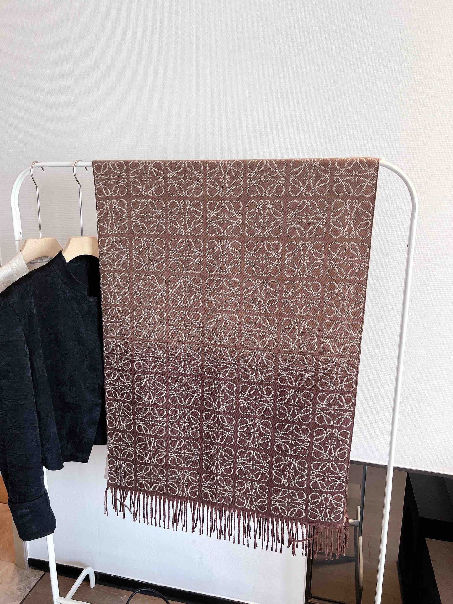 LO 11-16 SCARF 180x90cm with Box and Paperbag