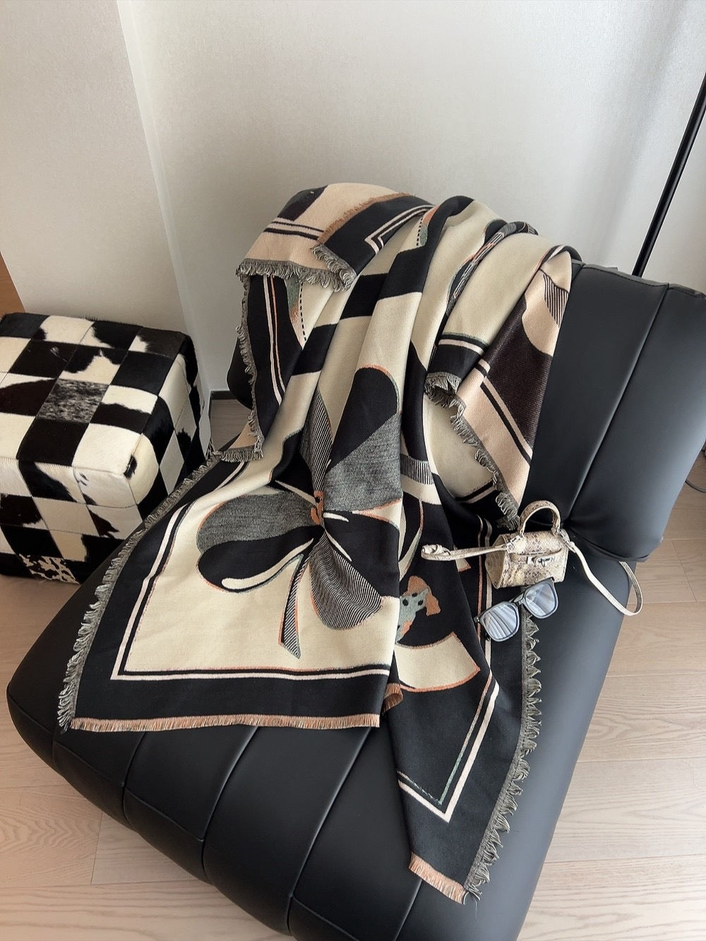 C 2 SCARF 140x140cm with Box and Paperbag