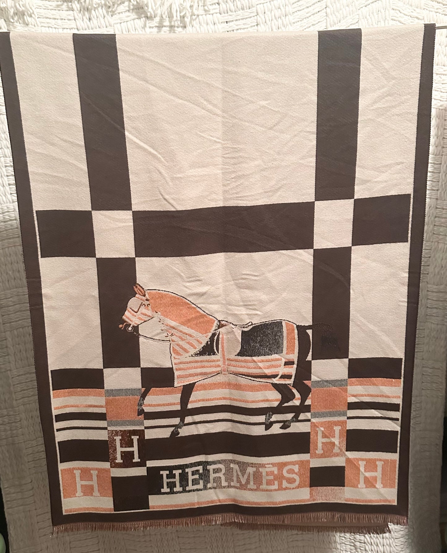 H7 SCARF WITH BOX and Paperbag