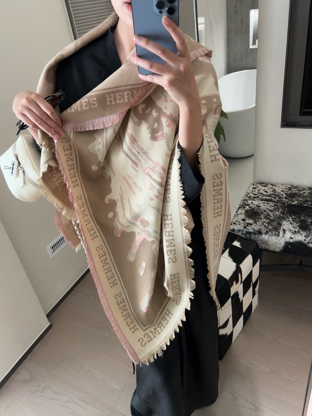 H3 SCARF 140x140cm with Box and Paperbag