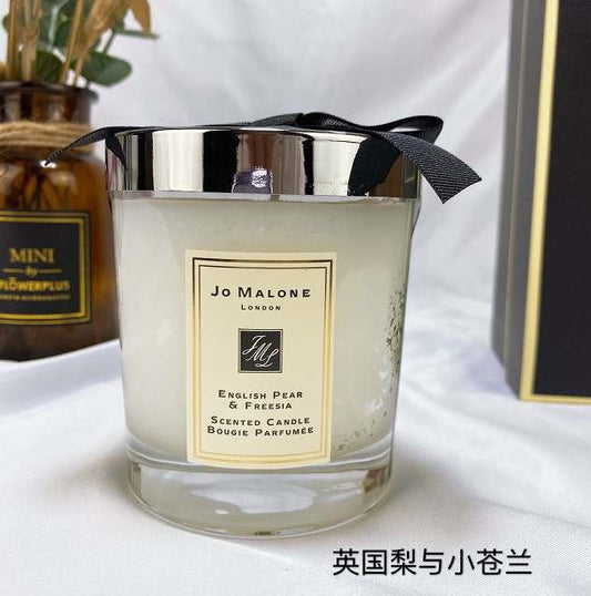 ENGLISH PEAR & FREESIA CANDLE with BOX and PAPERBAG