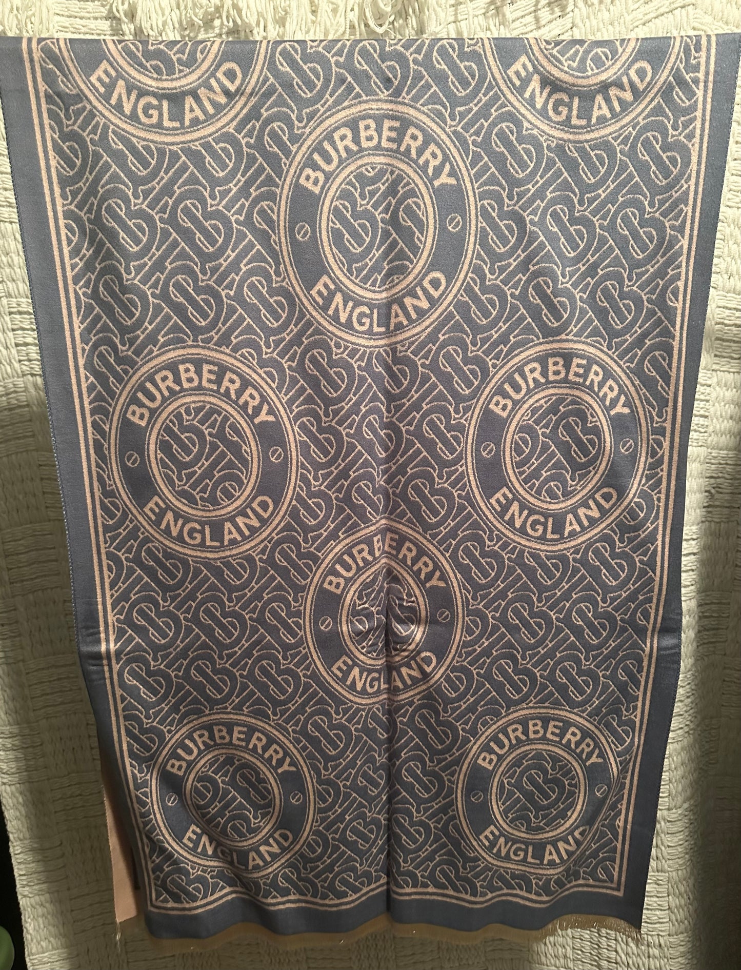 BB1 SCARF WITH BOX and Paperbag
