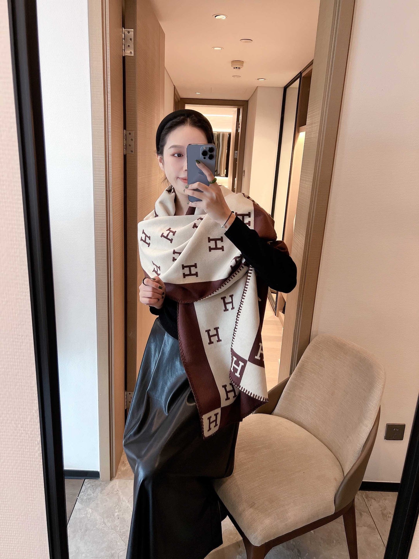 H SCARF 180x90cm with Box and Paperbag