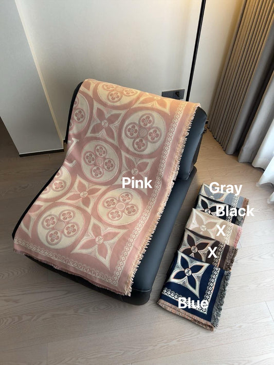 L SCARF 140x140cm with box and paperbag