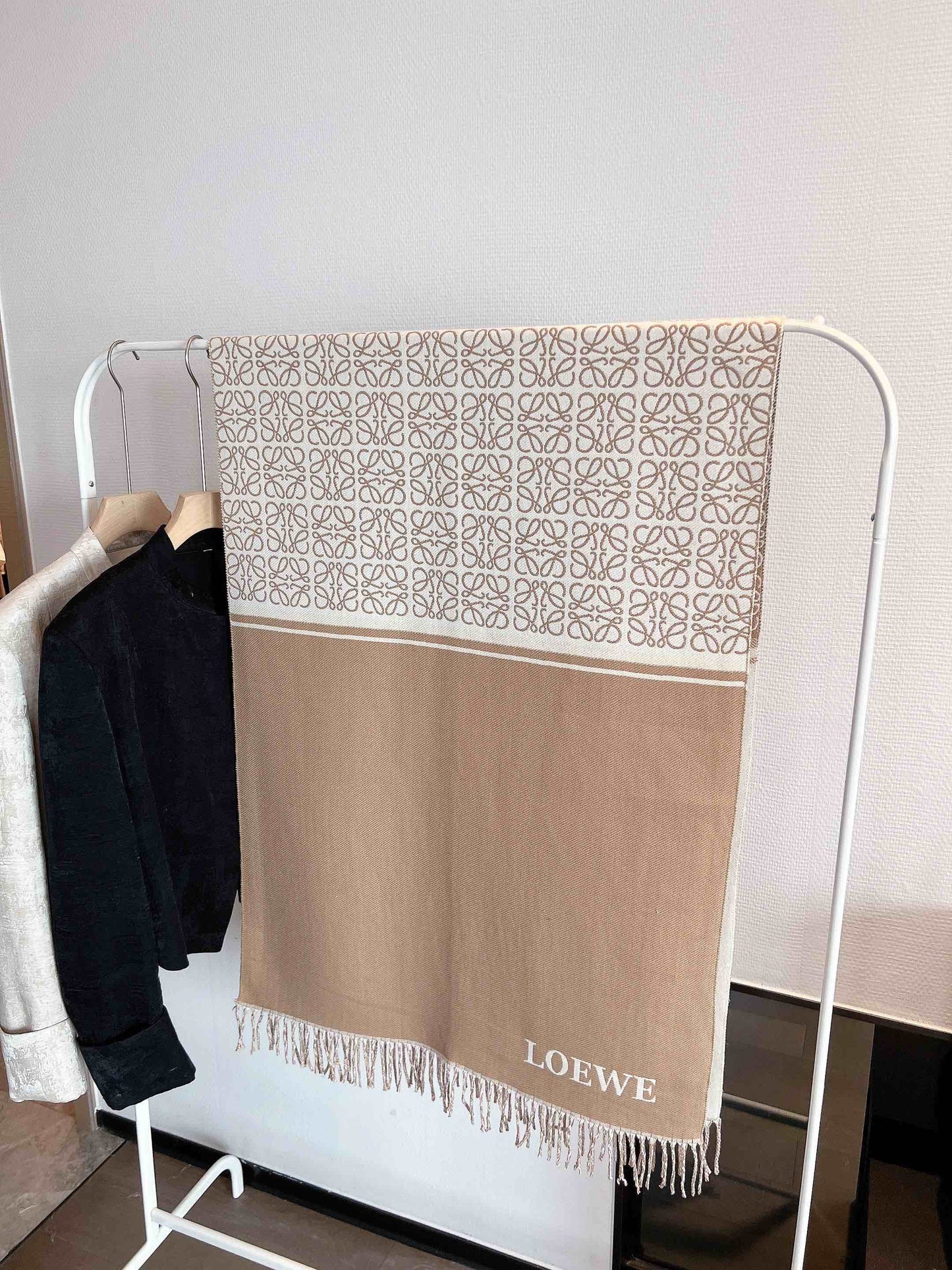 LO 6-10 SCARF 180x90cm with Box and Paperbag