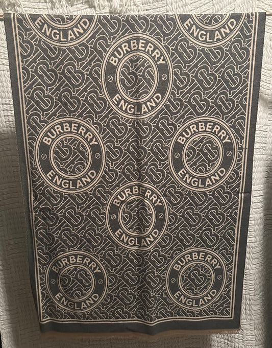 BB2 SCARF WITH BOX and Paperbag