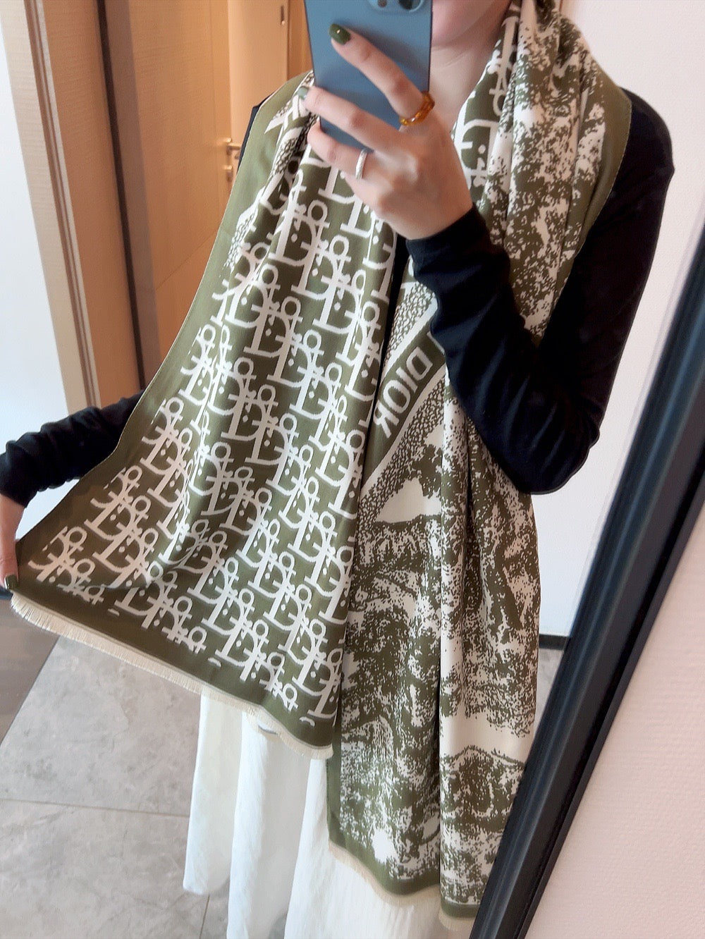 D1-5 SCARF 180x90cm with Box and Paperbag
