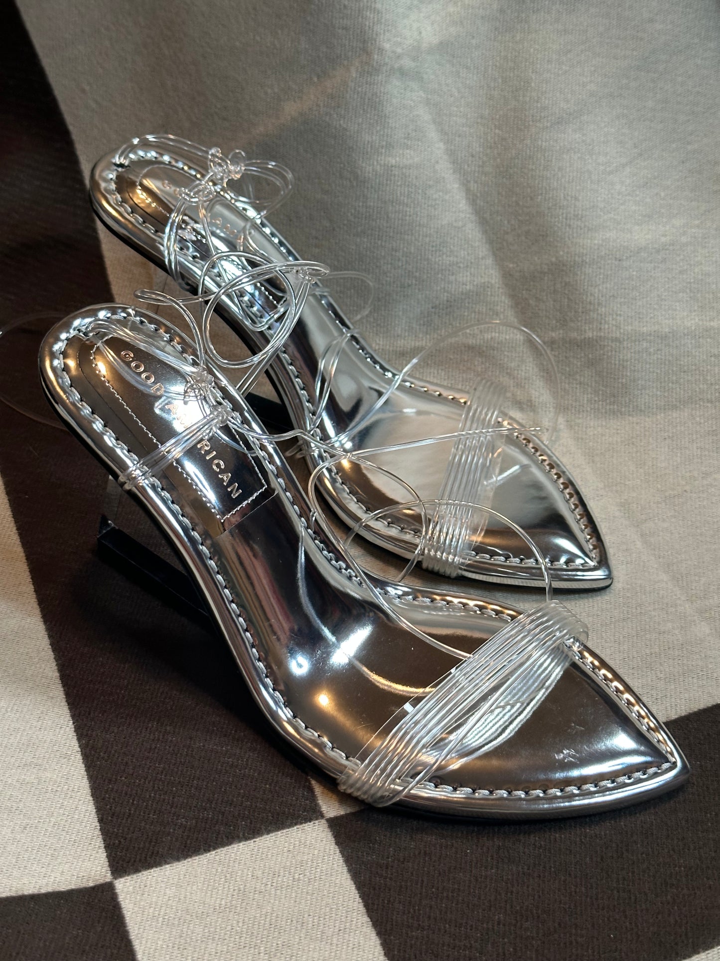 GOOD AMERICAN WOMEN’S  CINDER-F*CKING-RELLA WEDGE - CLEAR