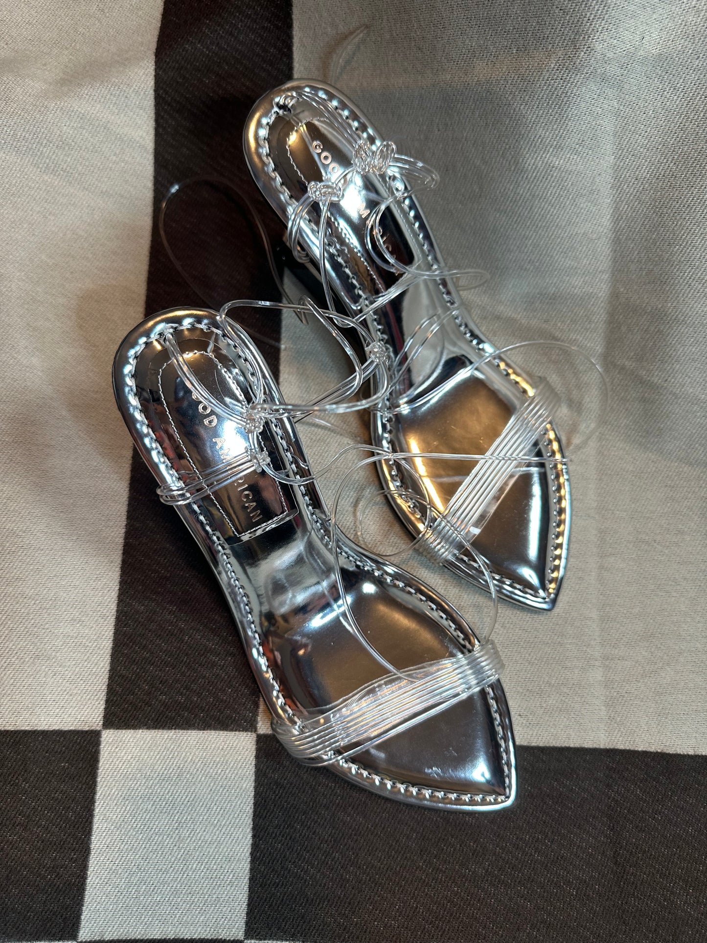 GOOD AMERICAN WOMEN’S  CINDER-F*CKING-RELLA WEDGE - CLEAR