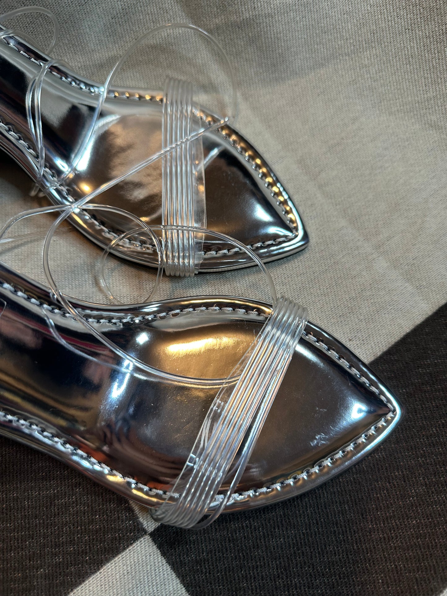 GOOD AMERICAN WOMEN’S  CINDER-F*CKING-RELLA WEDGE - CLEAR