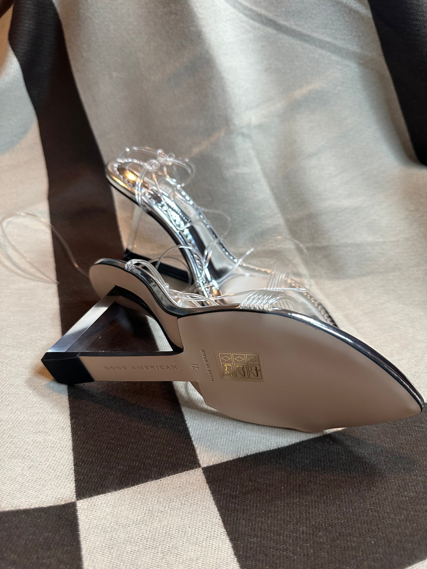 GOOD AMERICAN WOMEN’S  CINDER-F*CKING-RELLA WEDGE - CLEAR