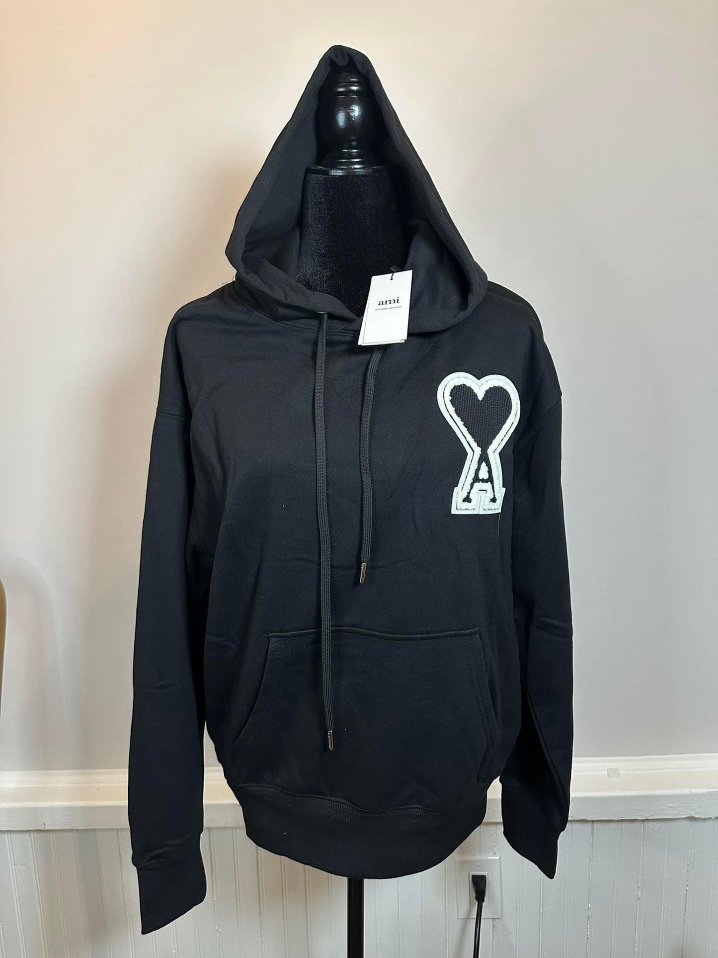 A*MI  HOODIE - BLACK/ BLACK HEART