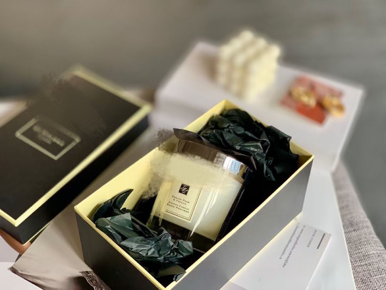 JO MALONE CANDLE - LIME BASIL & MANDARIN